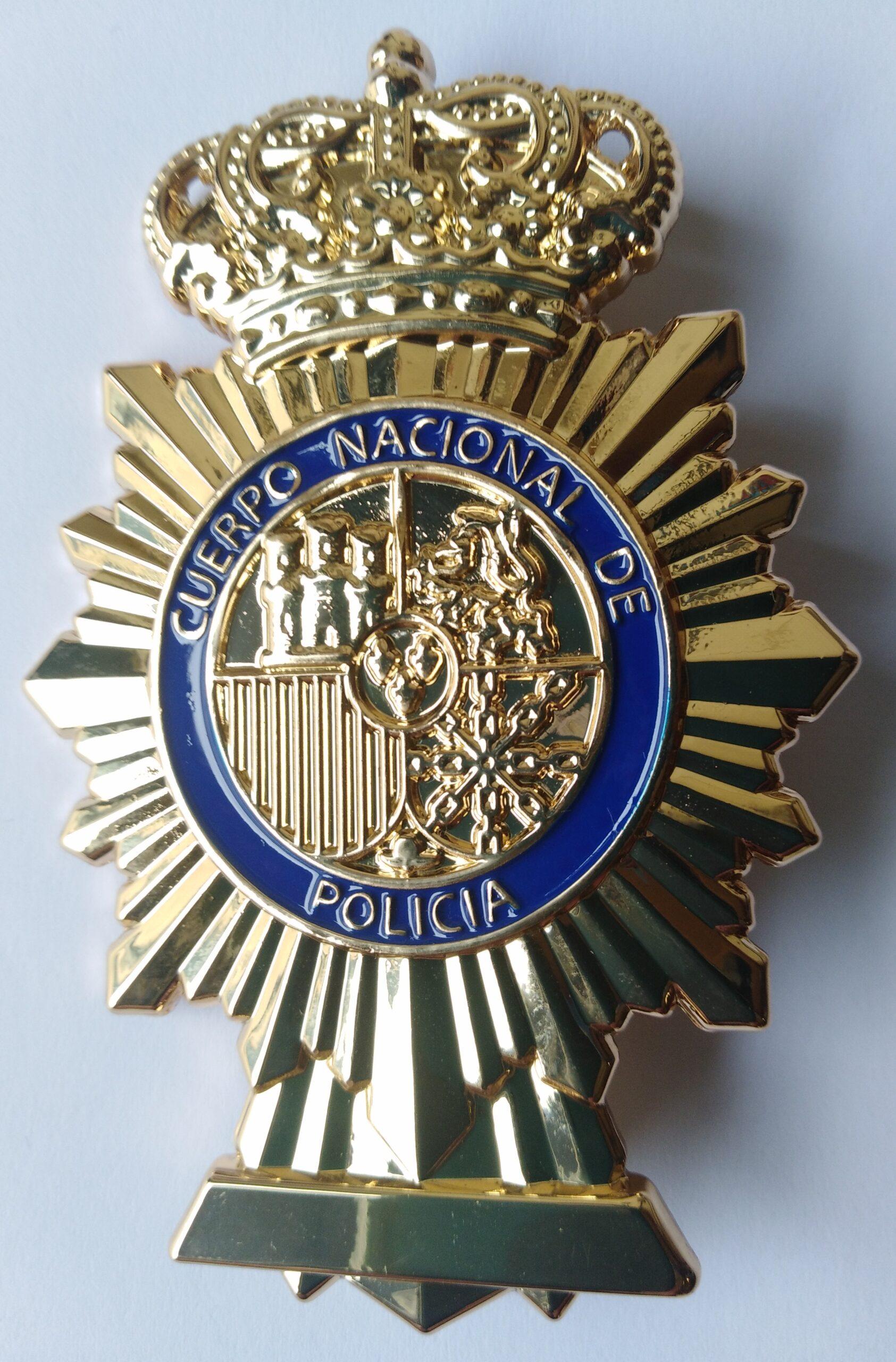 La Policía Nacional compra 15.000 placas emblema para nuevos